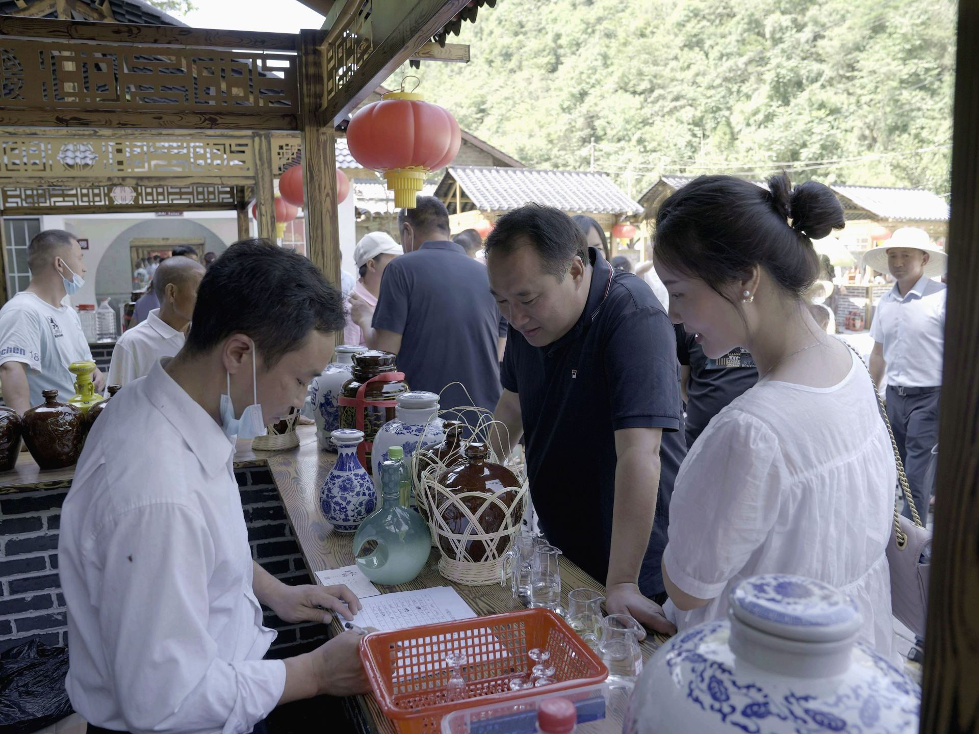 房縣中壩鄉(xiāng)胡灣大曲酒交易市場開市