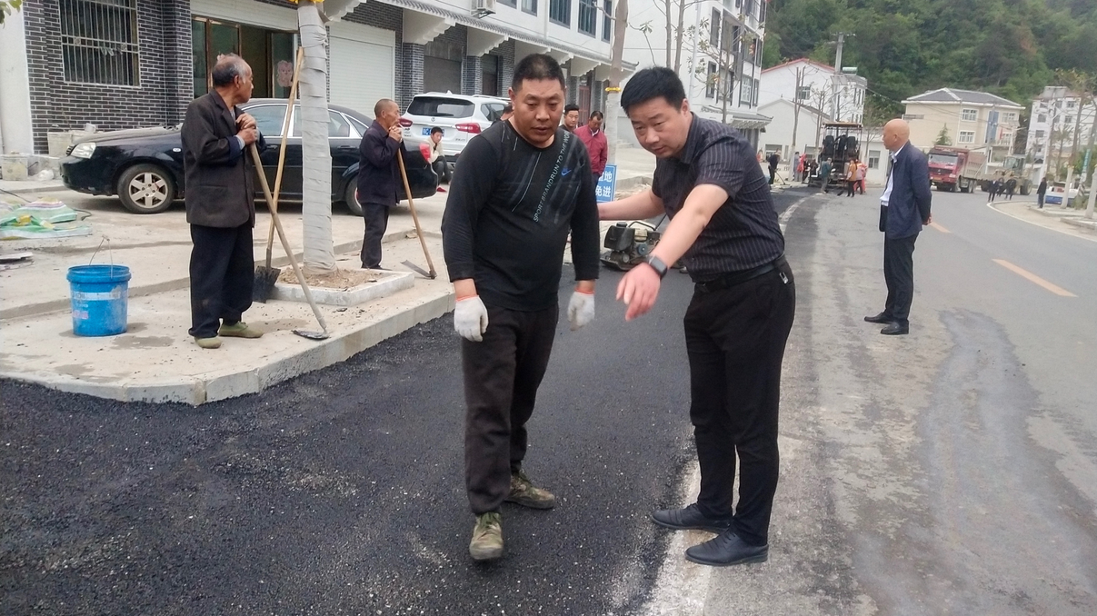 房縣大木廠鎮(zhèn)：“點線面”齊發(fā)力，推動實踐活動落地見效