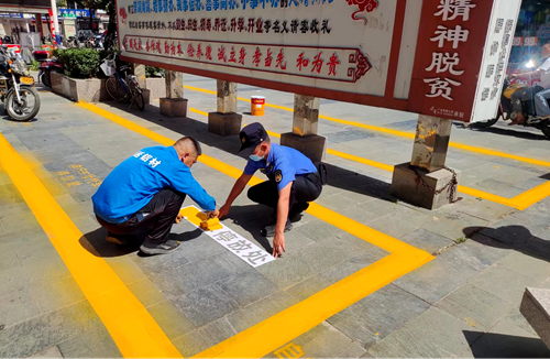 房縣城管：下察解暖出實招 商業街區煥新貌
