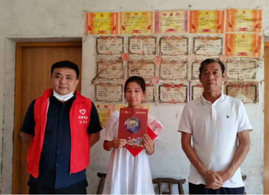 土城鎮(zhèn)：為即將入學(xué)的準(zhǔn)大學(xué)生發(fā)獎(jiǎng)學(xué)金