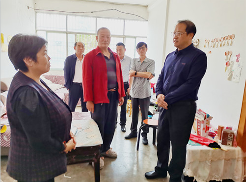 房縣城關(guān)鎮(zhèn)面對面訪民情 化解矛盾暖民心