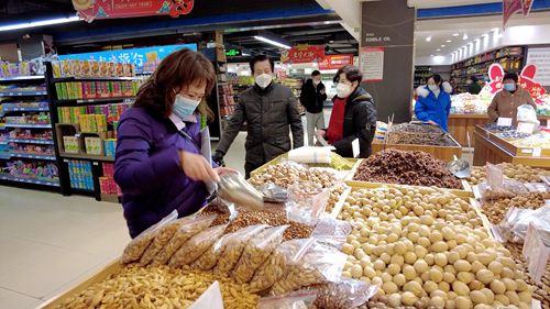 新年新氣象 房縣各大商超開啟“年貨模式”