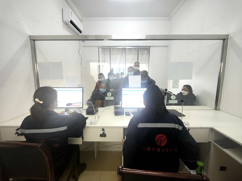 縣城鄉(xiāng)公交公司：四種類型公交卡 方便市民出行