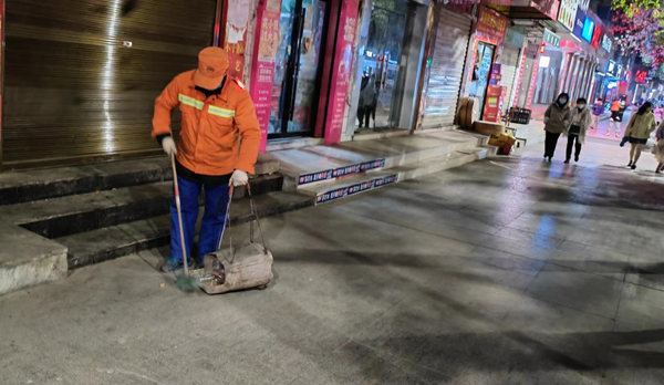 環(huán)衛(wèi)橙，寒冬中城市里那道最暖的光