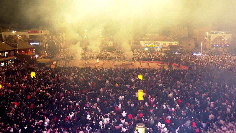 房縣西關(guān)印象上演大型音樂煙花秀