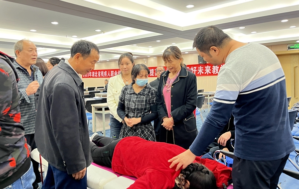 省殘疾人職業(yè)培訓(xùn)中心保健按摩提高班在房縣開(kāi)班