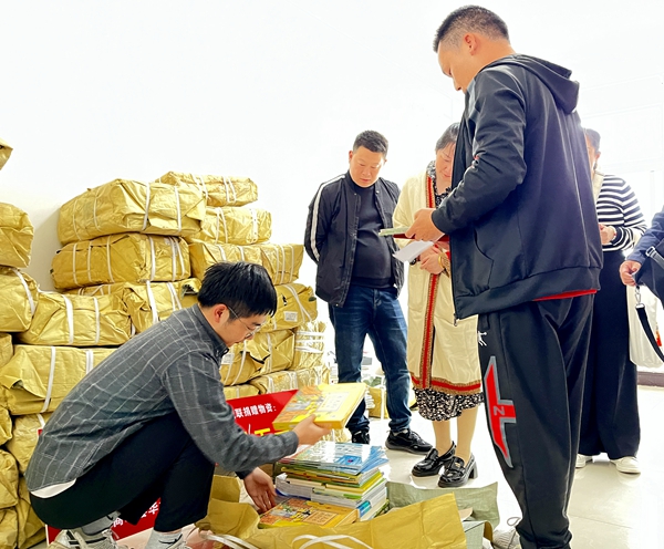 “兩企業(yè)” 為房縣殘聯(lián)捐贈(zèng)13萬元“愛心圖書”