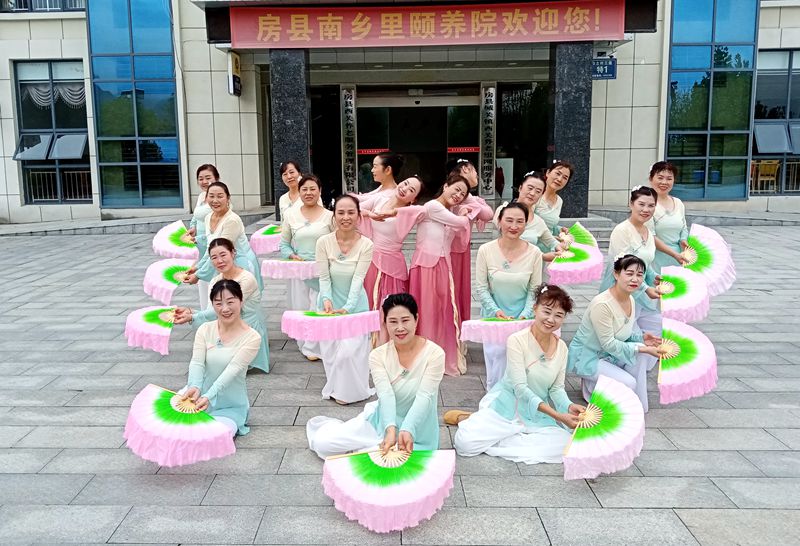 房縣老年大學(xué)志愿服務(wù)隊(duì)到頤養(yǎng)院開展慰問活動(dòng)