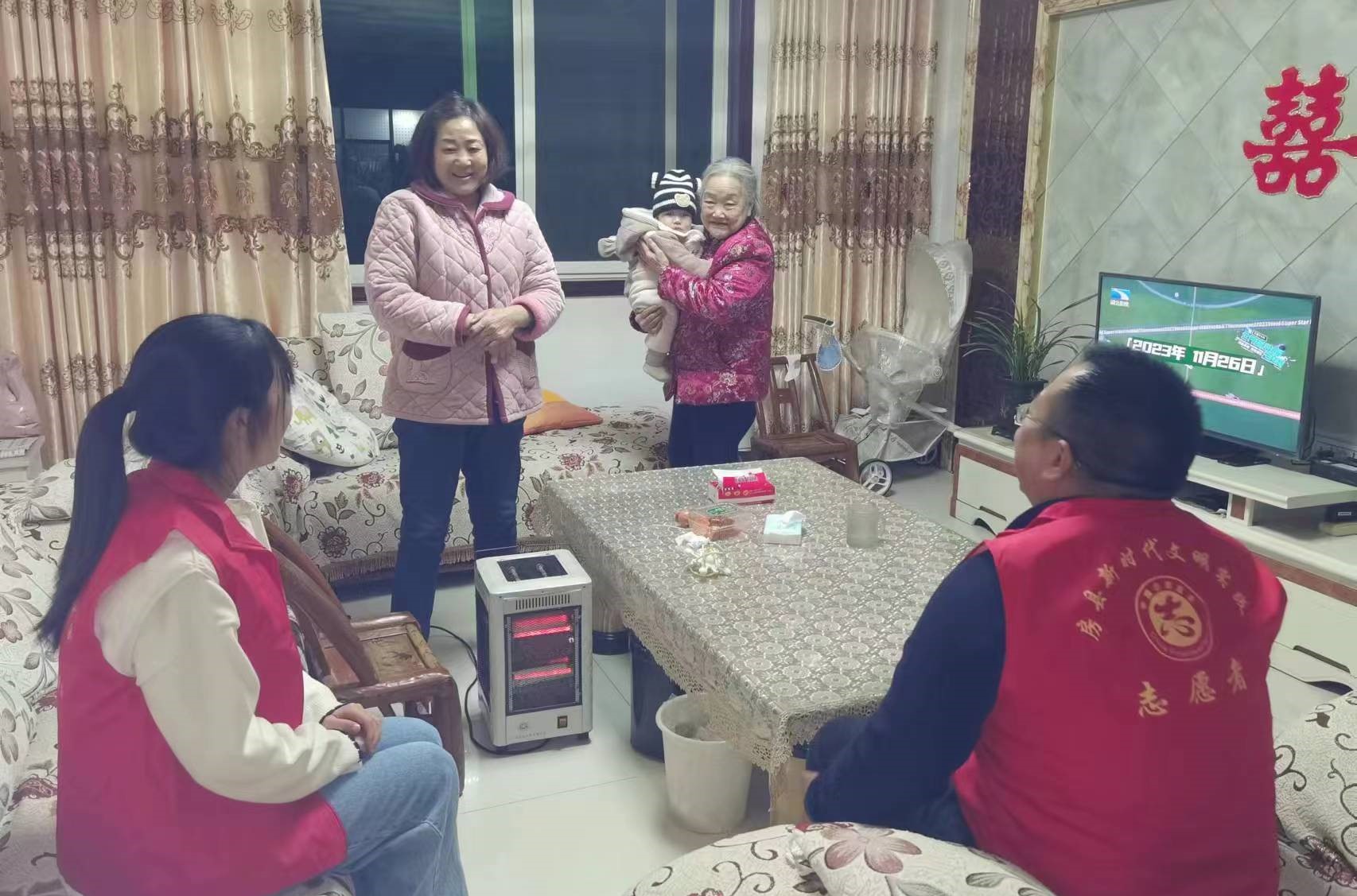 縣招商服務(wù)中心夜間巡邏暖民心