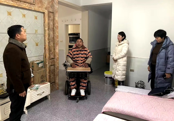 縣殘聯(lián)走訪慰問孝老愛親模范李大云