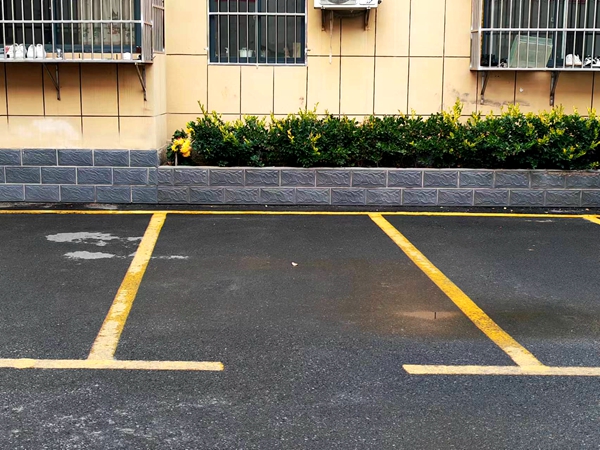 房縣勞動(dòng)局小區(qū)外增“顏值”內(nèi)提“氣質(zhì)”  全力助推文明城市創(chuàng)建