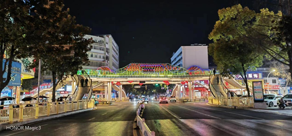 房縣文明新地標：新十字街人行天橋