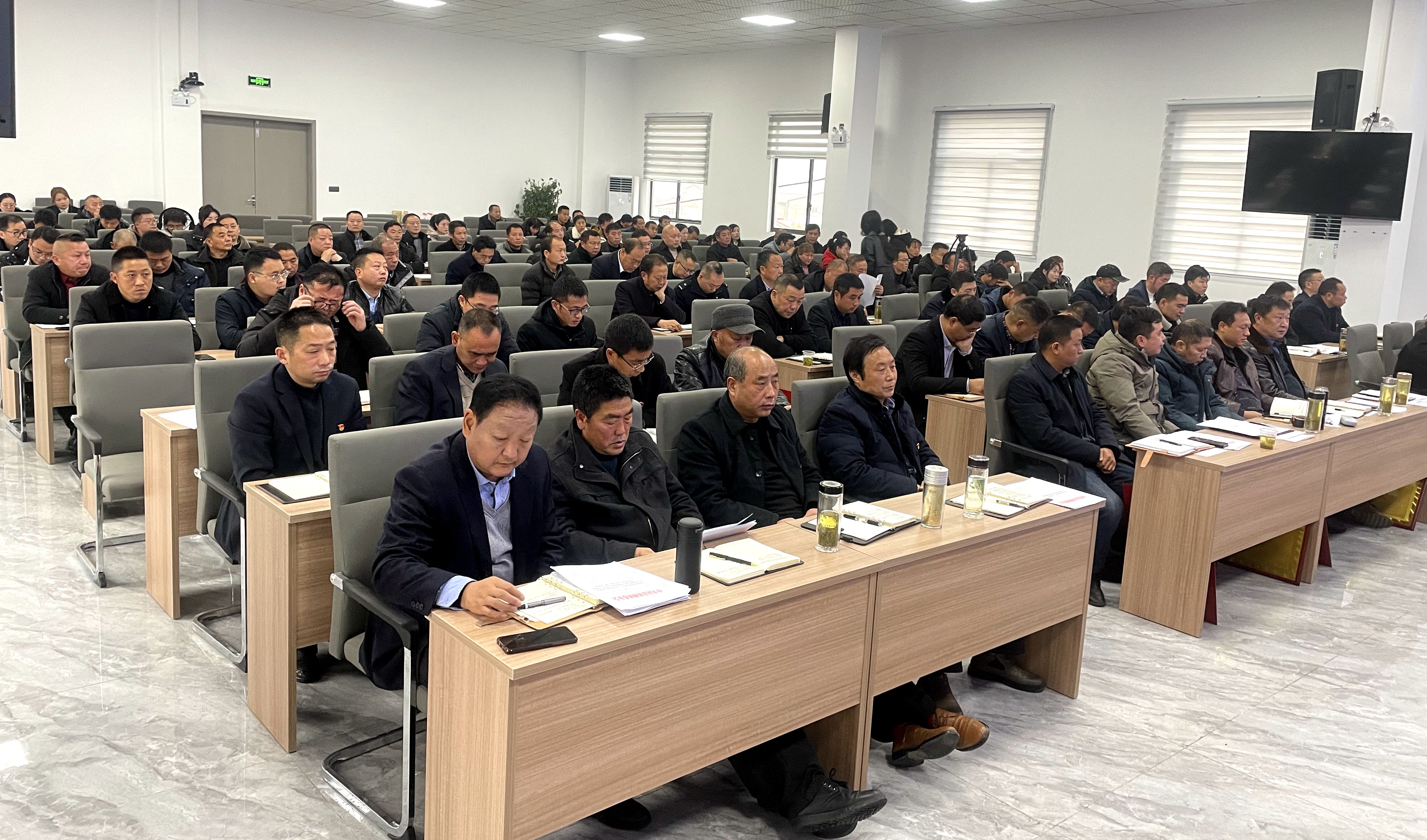 凝心聚力 提振信心 共謀窯淮鎮(zhèn)經(jīng)濟(jì)發(fā)展新篇章