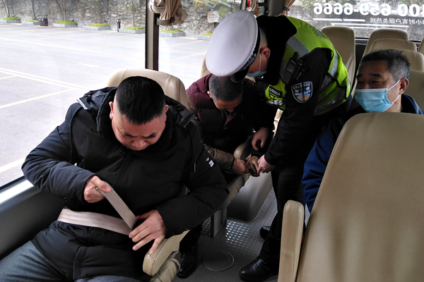 房縣野人谷鎮(zhèn)：打造文明旅游，有“顏”更有“言”