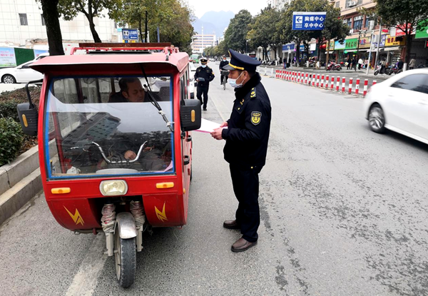 縣交通運(yùn)輸局：重拳出擊整治“黑三輪”