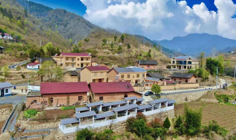 青峰鎮(zhèn)：創(chuàng)文腳步不停歇 文明之風拂面來