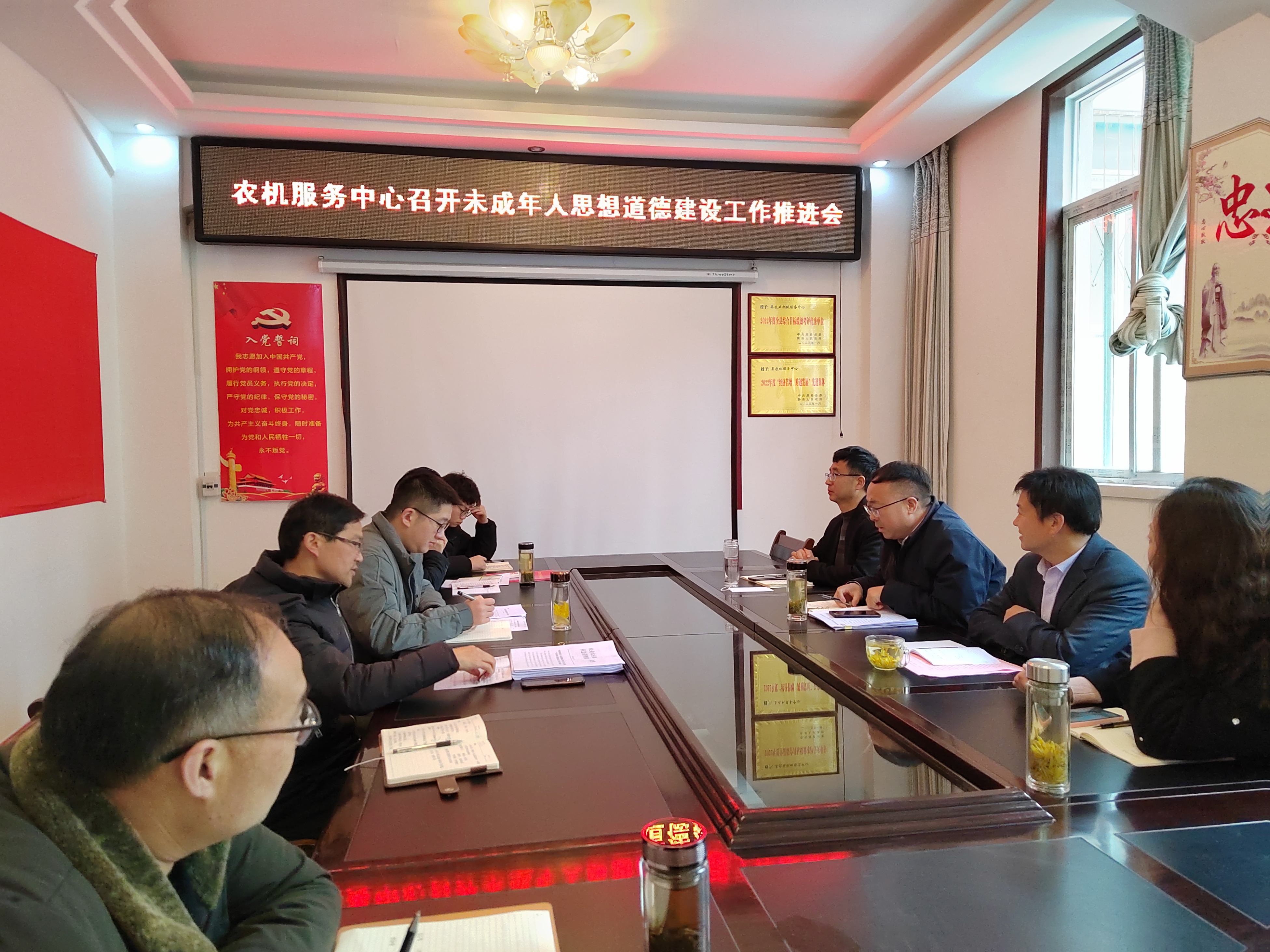 房縣農(nóng)機服務(wù)中心: 加強未成年人思想道德宣傳 關(guān)愛未成年人健康成長