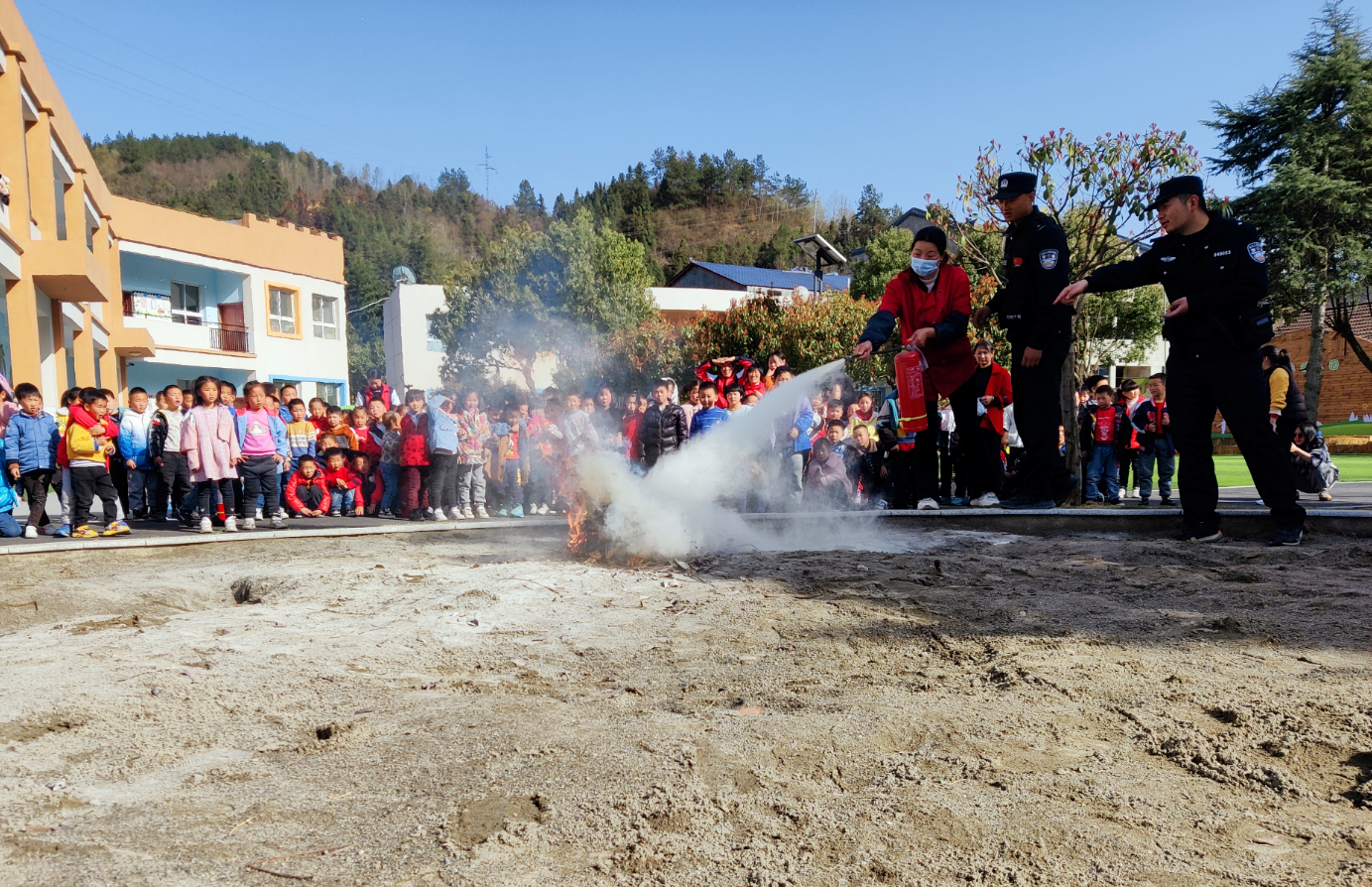 房縣窯淮鎮(zhèn)中心幼兒園：安全“童”行助成長，攜手共筑“防火墻”