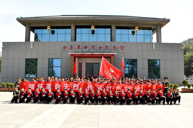 房縣天明小學(xué)：緬懷革命先烈  銘記歷史使命