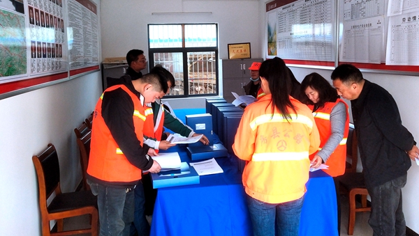 房縣公路養(yǎng)護(hù)中心開展一季度縣域養(yǎng)護(hù)工作考評(píng)