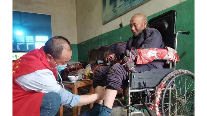 紅塔鎮(zhèn)衛(wèi)生院開展“送健康傳文明”實(shí)踐活動(dòng)