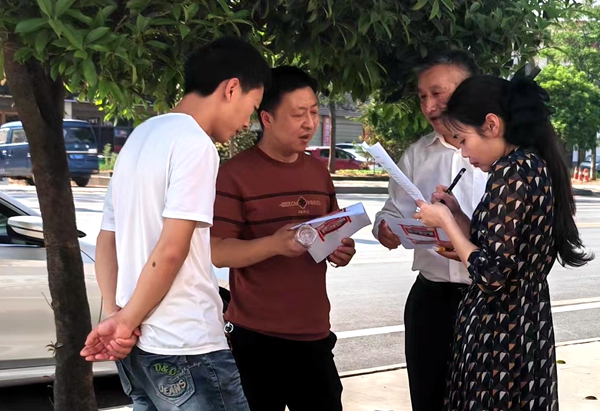 縣創(chuàng)文辦與縣林業(yè)局聯(lián)合開展現(xiàn)場辦公