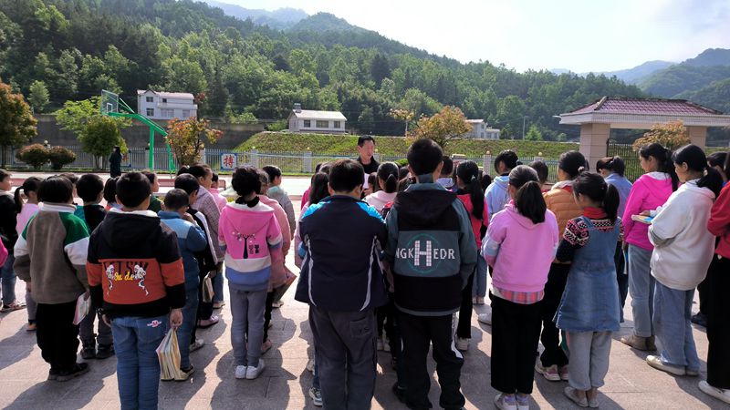 土城鎮(zhèn)龍坪小學(xué)開展防震演練暨安全教育活動(dòng)