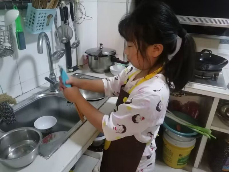 房縣實(shí)驗(yàn)小學(xué)：家校攜手共育勞動(dòng)“小達(dá)人”