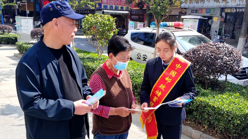 郵儲(chǔ)銀行房縣支行開(kāi)展打擊和防范經(jīng)濟(jì)犯罪宣傳月活動(dòng)