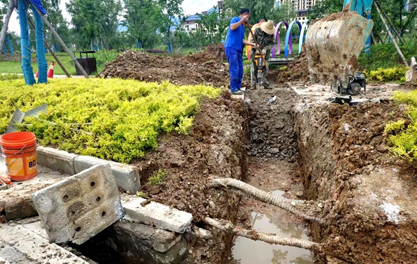 房縣公路養(yǎng)護中心：開展公路排水設(shè)施專項檢查工作