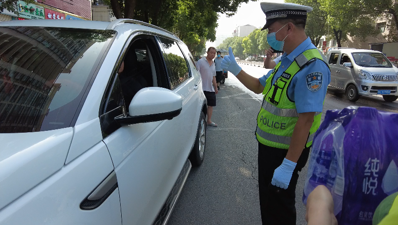 【我身邊的創(chuàng)文故事】藍(lán)俠和他的“浪漫執(zhí)法”