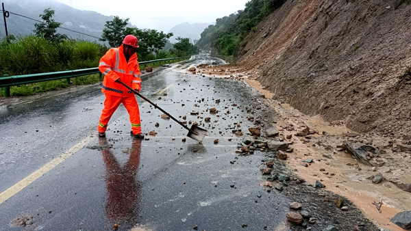 房縣公路養(yǎng)護(hù)中心：“多措并舉”保道路安全暢通