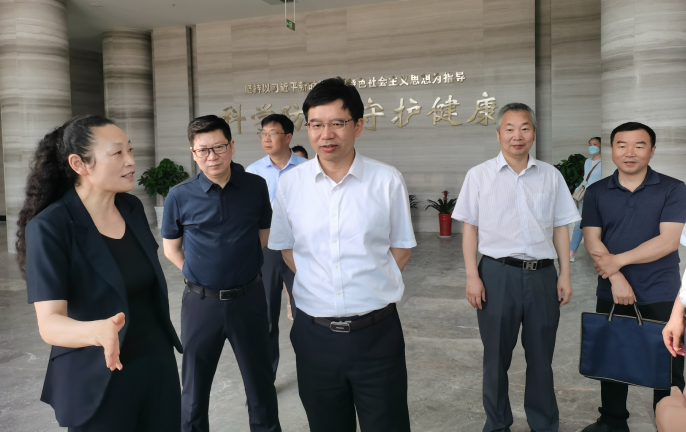 太和醫(yī)院院長唐以軍帶隊(duì)來房開展“愛家鄉(xiāng) 送健康”衛(wèi)生基層行活動