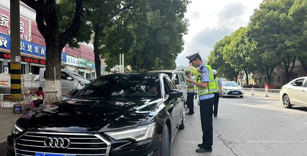 【整改進(jìn)行時(shí)】房縣交警：開展不禮讓斑馬線專項(xiàng)整治行動(dòng)