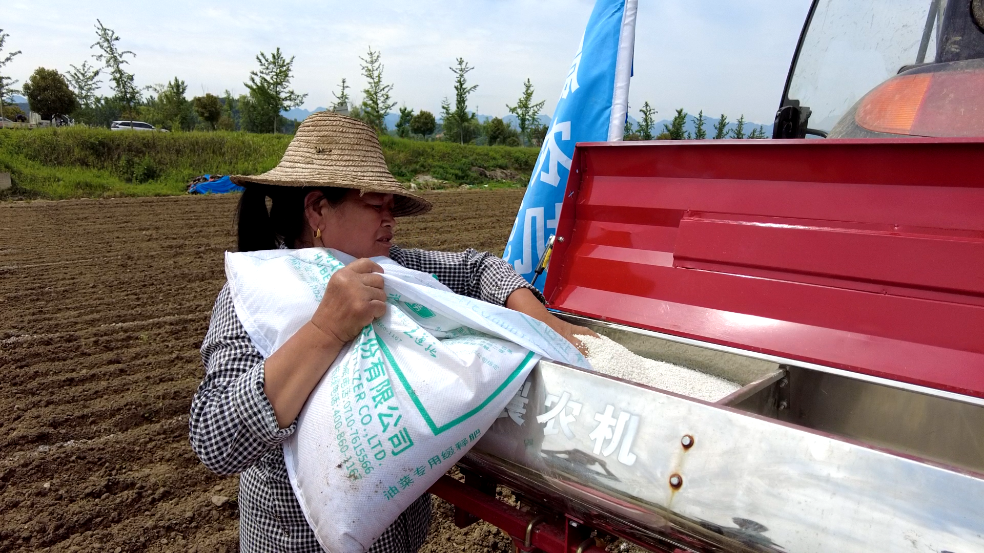 房縣：復(fù)合種植田間忙 機(jī)械助力穩(wěn)增收
