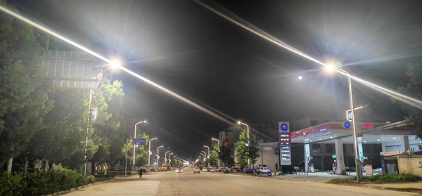 盞盞路燈為創(chuàng)文“爭光”