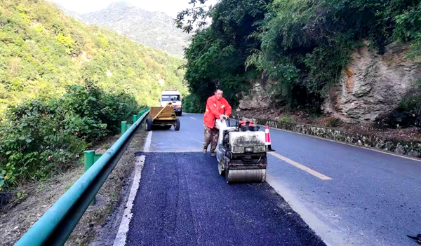 【身邊的故事】孟成國：大山里的“守路人”