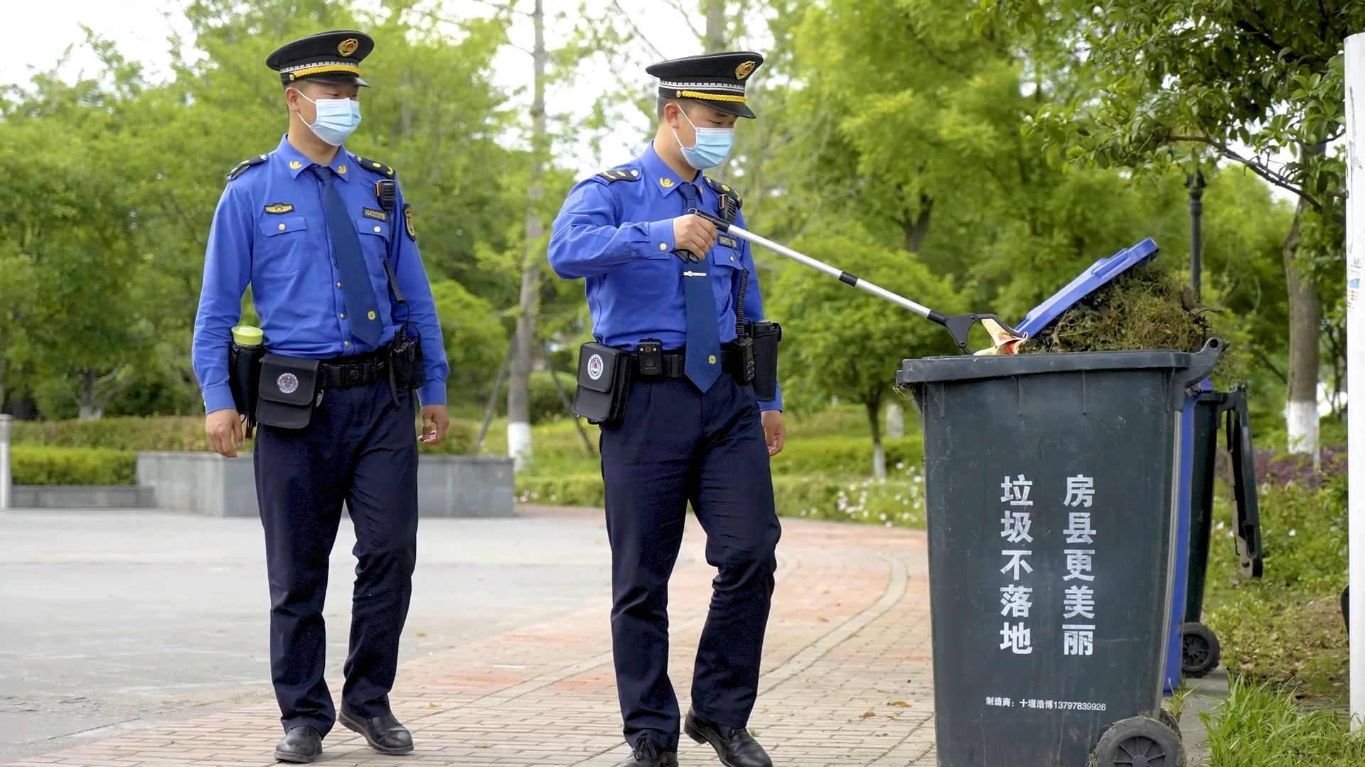 【黨旗飄飄】縣城市管理執(zhí)法局： 以“黨建紅”引領(lǐng)“城管藍(lán)” 繪就城市管理新畫卷