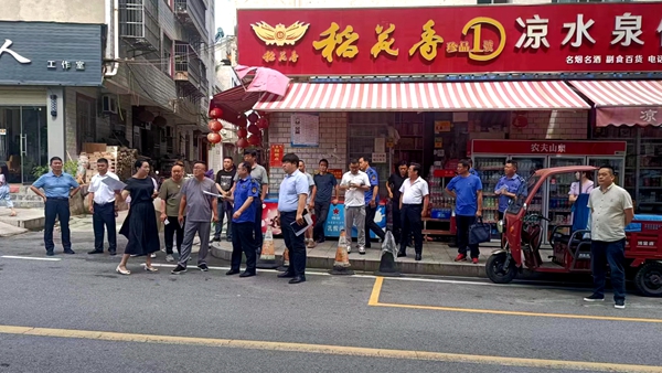 房縣城關(guān)鎮(zhèn)：“五大行動(dòng)”治理背街小巷“城市病”