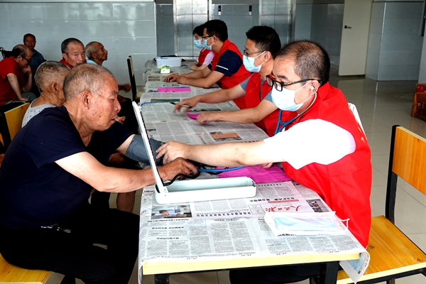 房縣醫(yī)療健身志愿服務(wù)隊(duì)走進(jìn)基層福利院