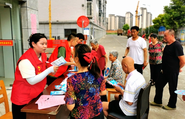 房縣法律服務志愿服務隊：送法進社區(qū) 助創(chuàng)文明城