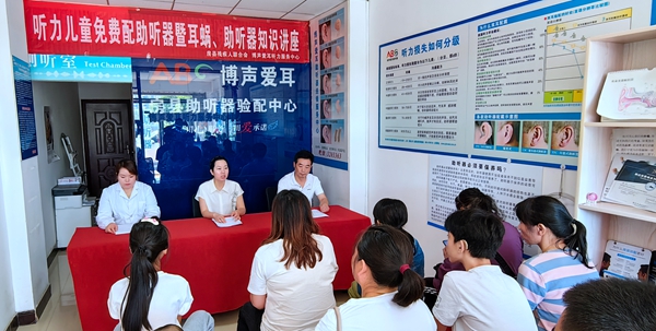 房縣殘聯(lián)為4名聽力殘疾兒童適配助聽器