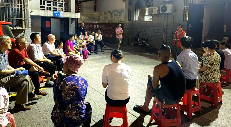 縣農(nóng)機服務(wù)中心：開好“戶院會” 讓創(chuàng)文宣傳進萬家