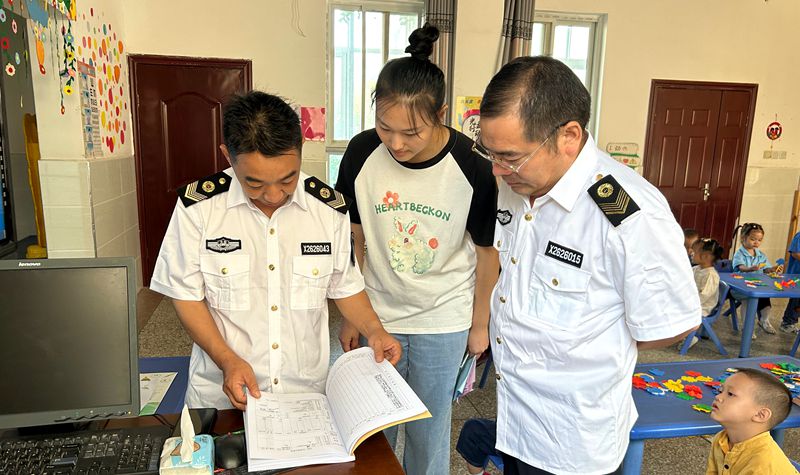 大木廠鎮(zhèn)開展校園衛(wèi)生和食品安全大檢查活動