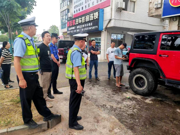 房縣：多部門聯(lián)合發(fā)力整治交通秩序 助推文明城市創(chuàng)建