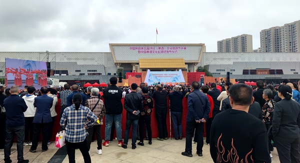 我簽名 我代言 我踐行 房縣舉行“爭創(chuàng)文明城 爭做文明人”萬人誓師簽名活動