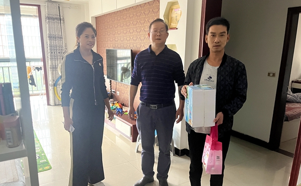 中秋慰問送溫暖，愛心幫扶困難戶