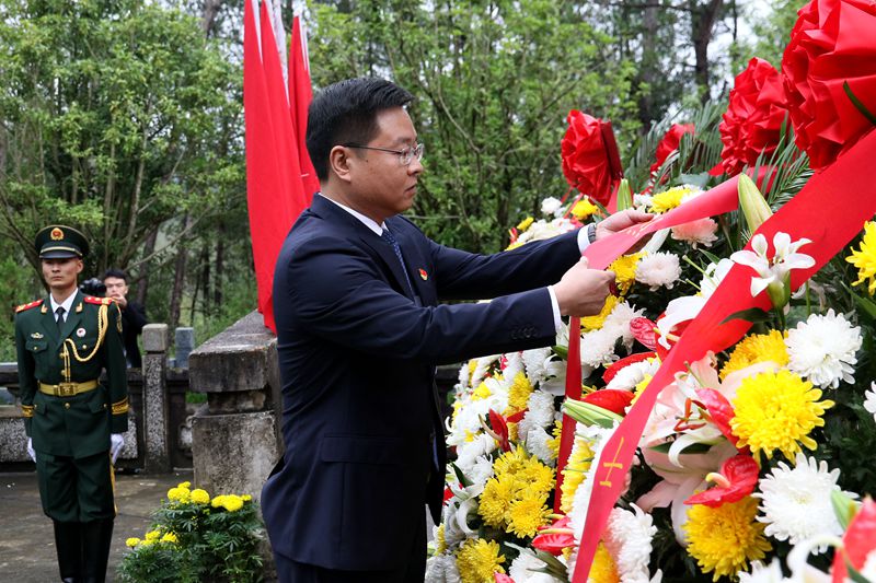 房縣舉行2023年烈士紀(jì)念日紀(jì)念活動