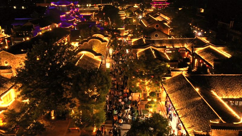 國慶小長假第二天 房縣各景區(qū)迎來旅游小高峰