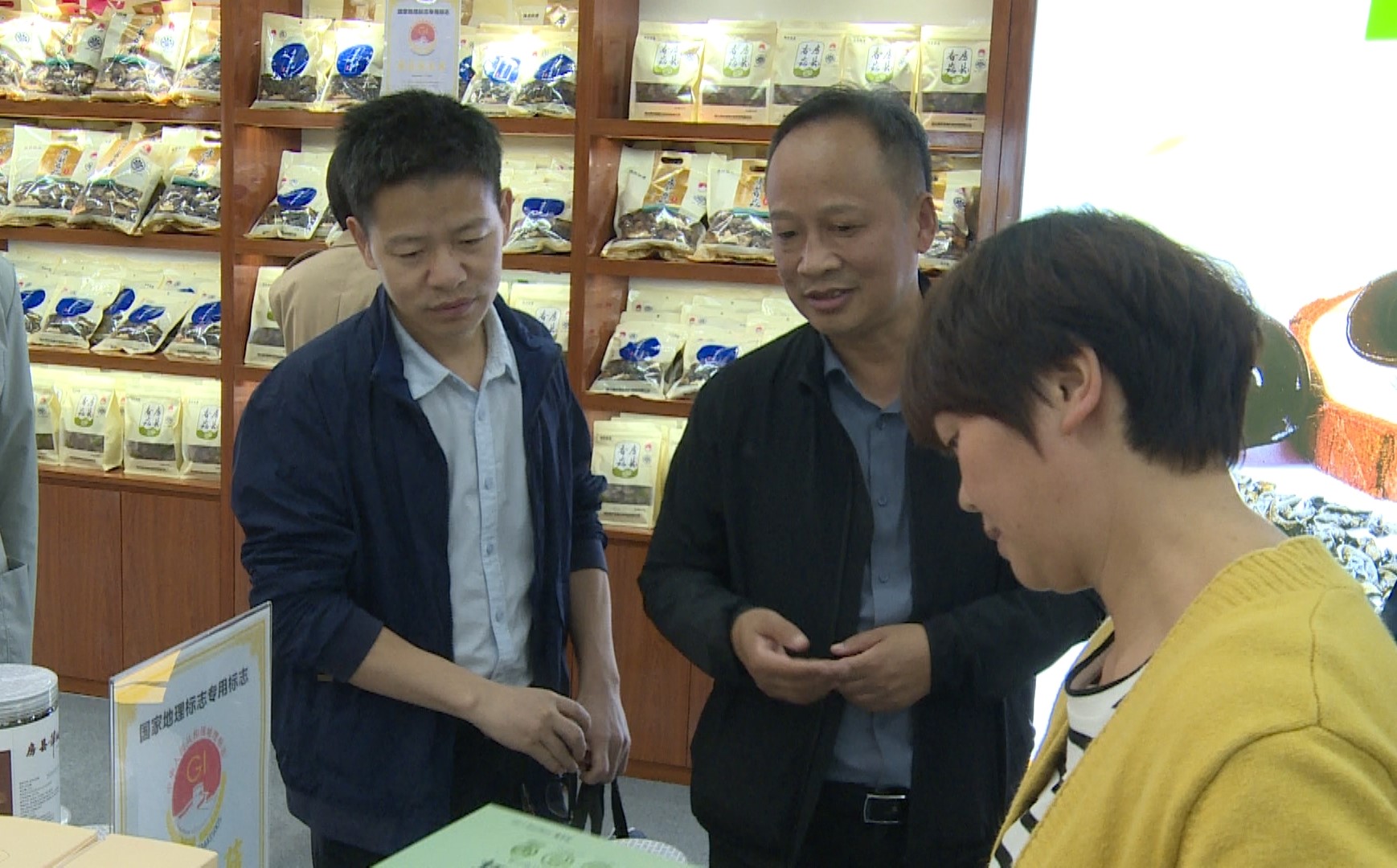 省農(nóng)業(yè)農(nóng)村廳調(diào)研“房縣黑木耳栽培系統(tǒng)”申遺工作